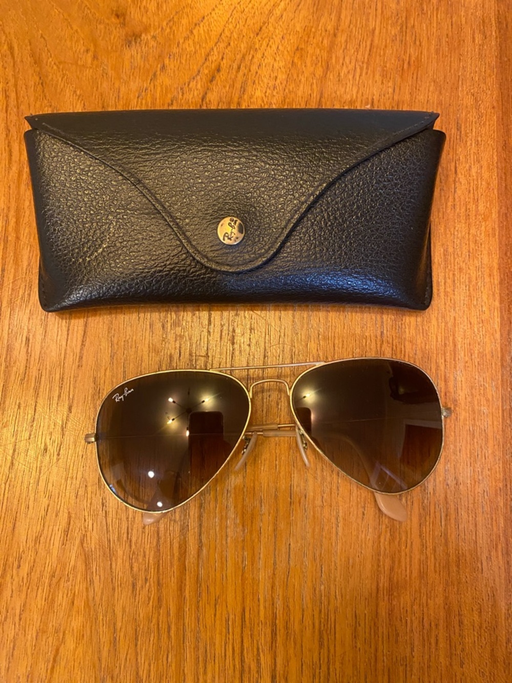 Ray-Ban Aviator Sunglasses with Gold Frame and Brown Gradient Lenses